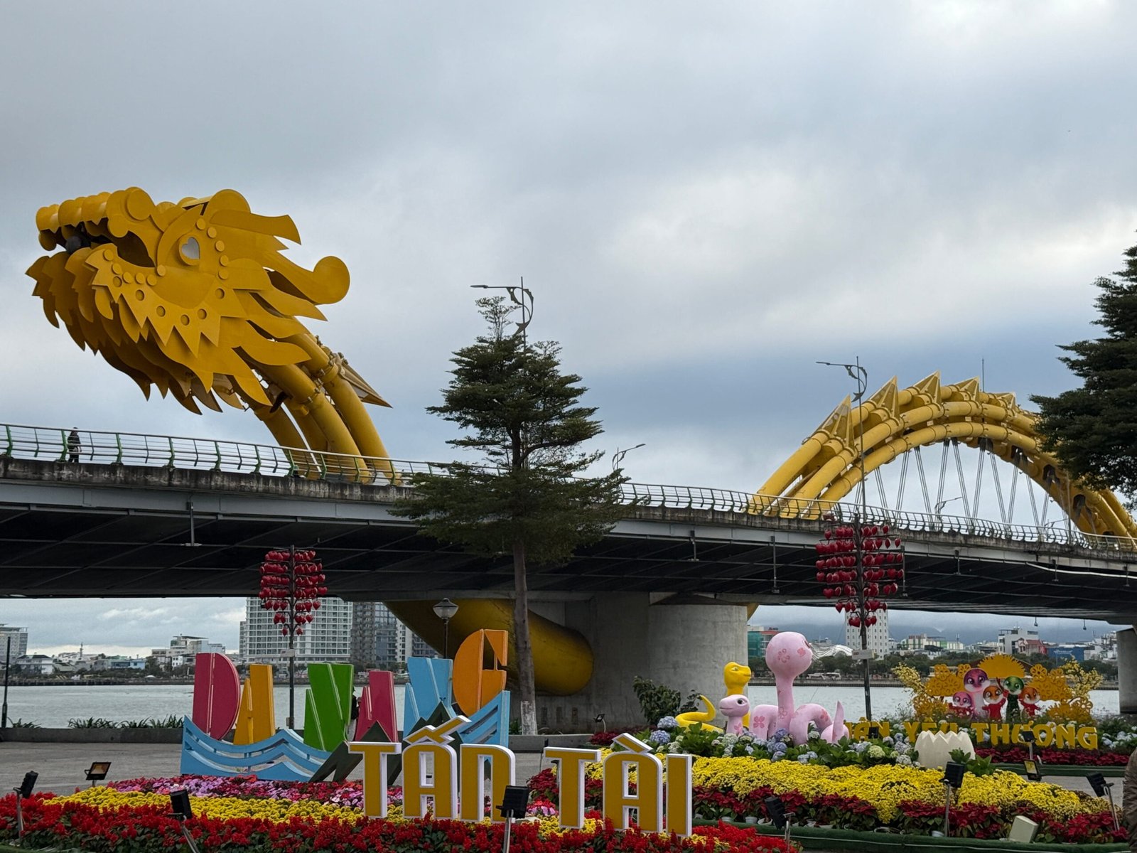 Da Nang Vietnam Dragon Bridge over the Han River — a walkable landmark popular with slow travelers and expats over 50